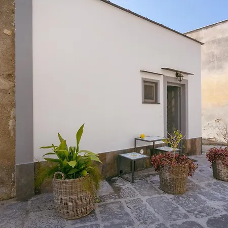 Apartment La Casa Del Postino Procida