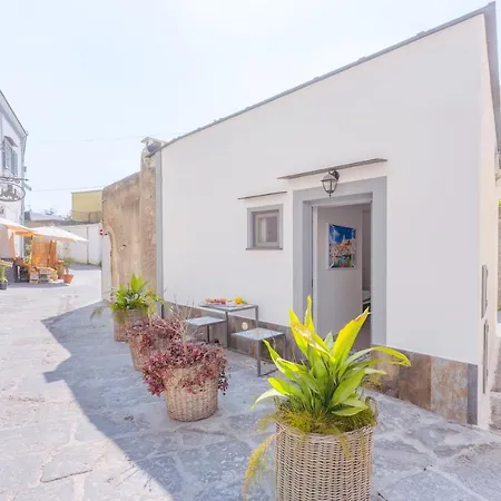 Apartment La Casa Del Postino Procida